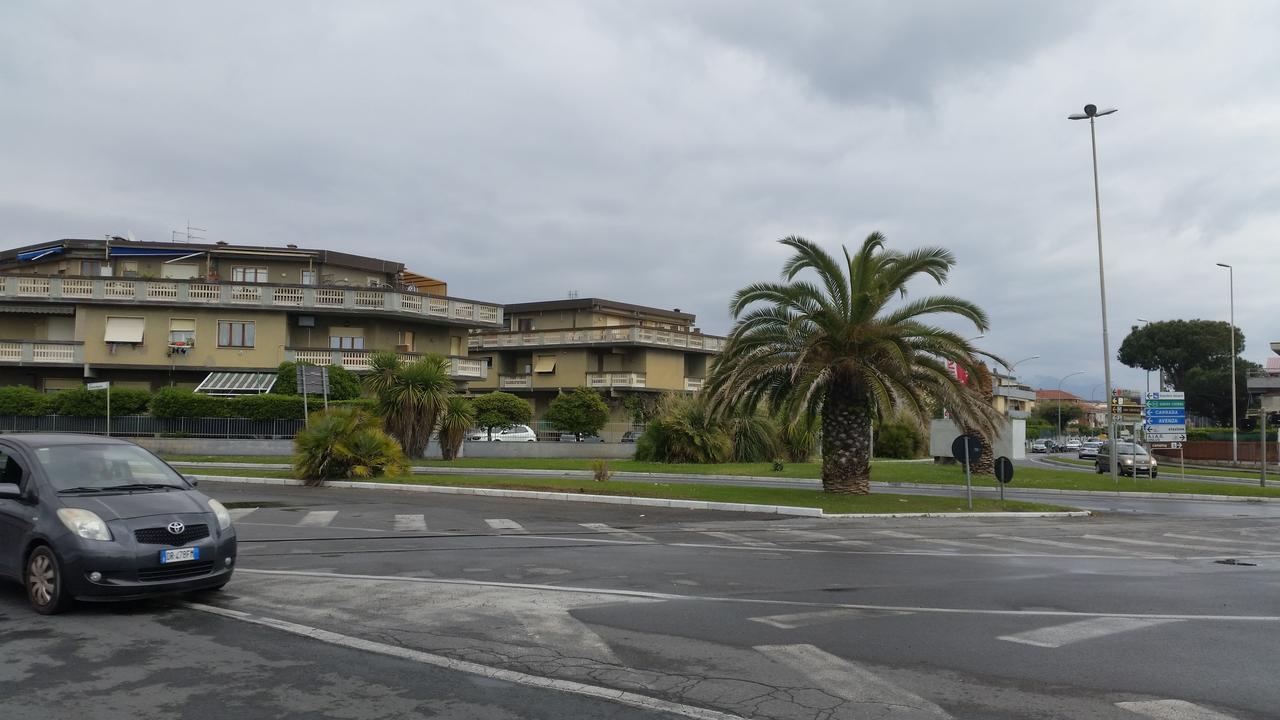Monica'S Apartment Marina Di Carrara Εξωτερικό φωτογραφία